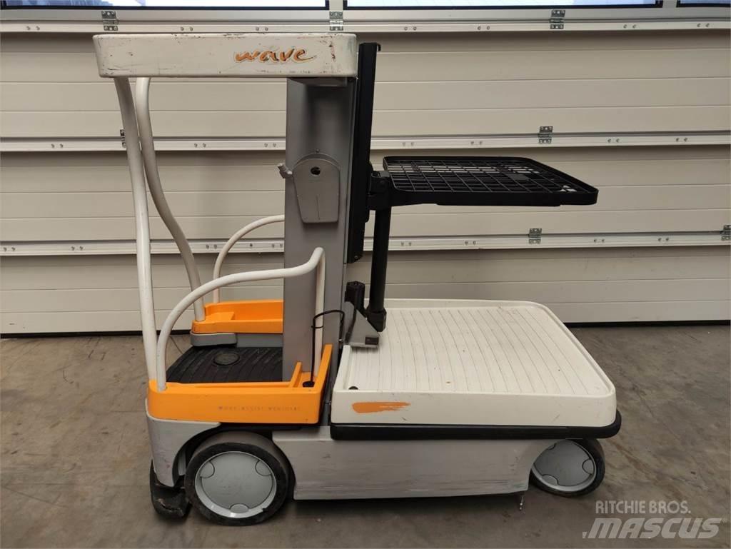 Crown WAV50-118 High lift order picker