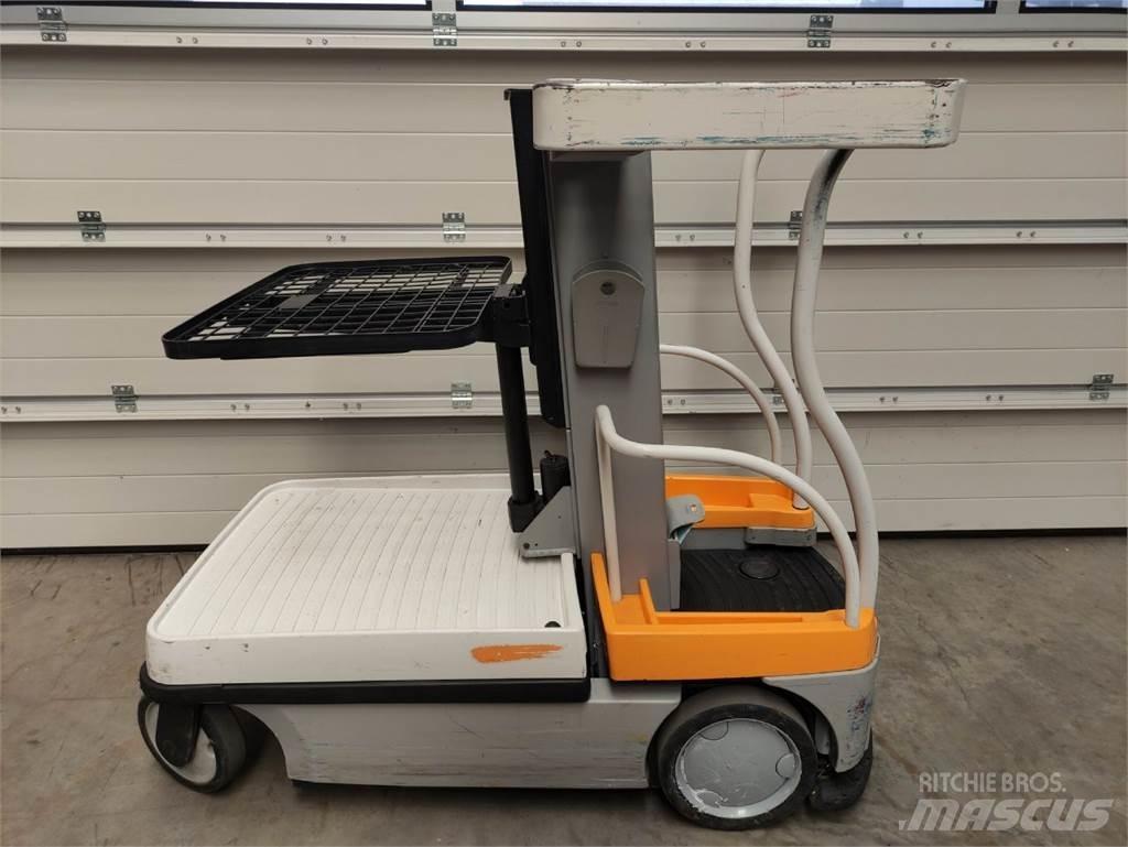 Crown WAV50-118 High lift order picker