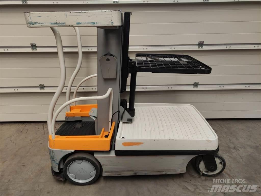 Crown WAV50-118 High lift order picker