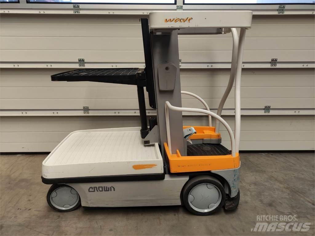 Crown WAV50-118 High lift order picker