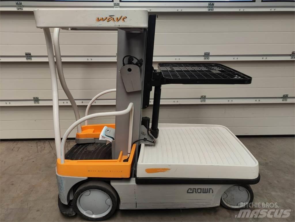 Crown WAV50-118 High lift order picker