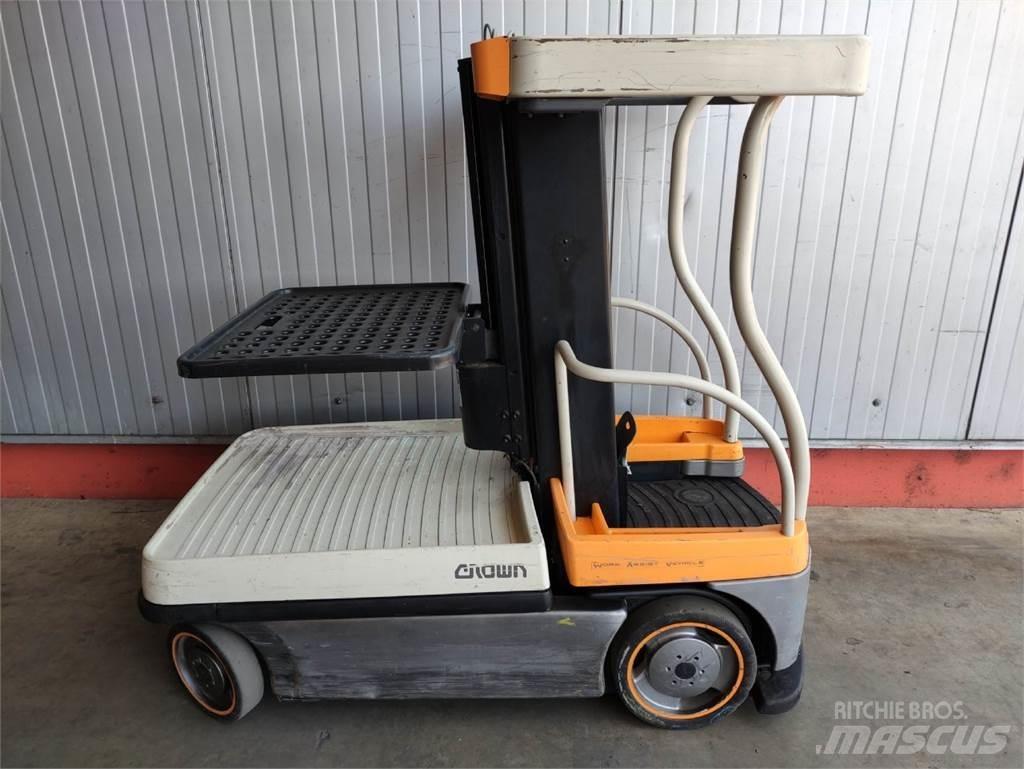 Crown WAV60-118 High lift order picker
