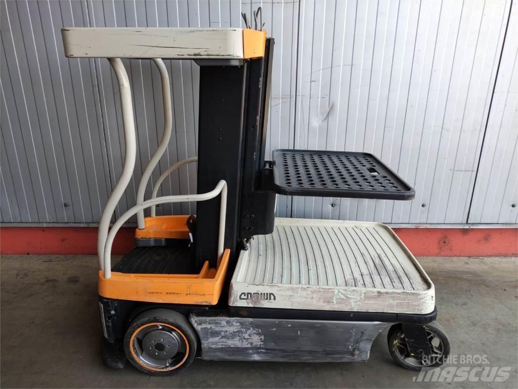 Crown WAV60-118 High lift order picker