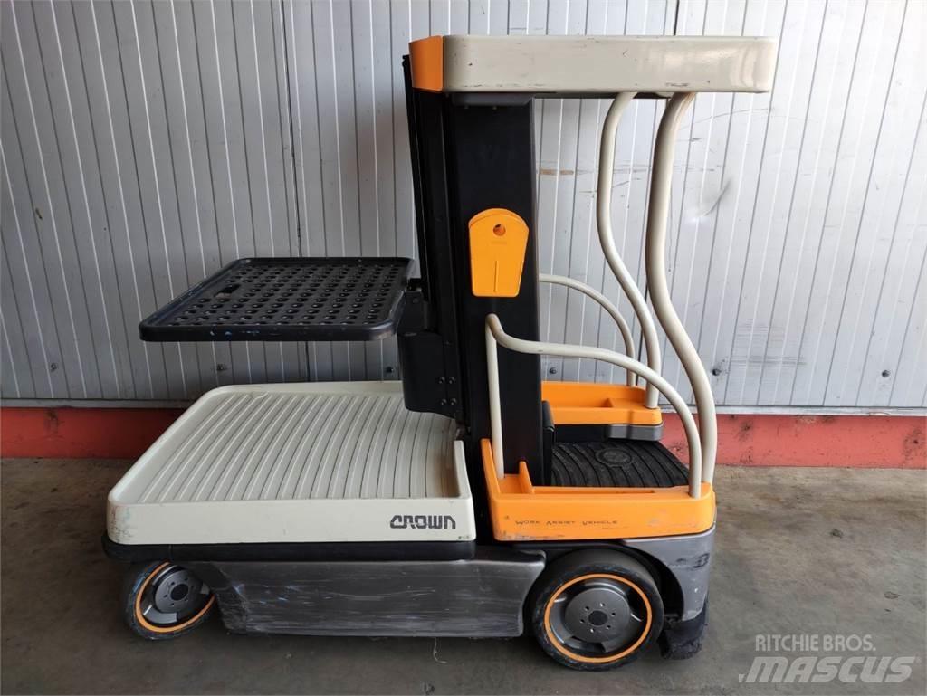 Crown WAV60-118 High lift order picker