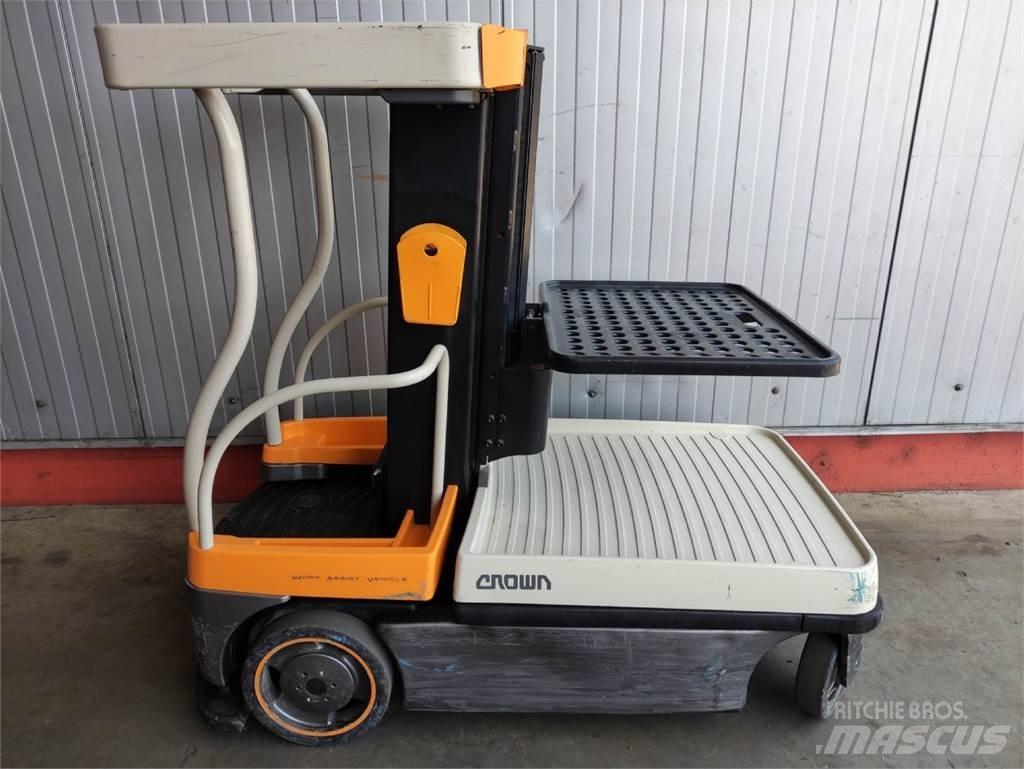 Crown WAV60-118 High lift order picker