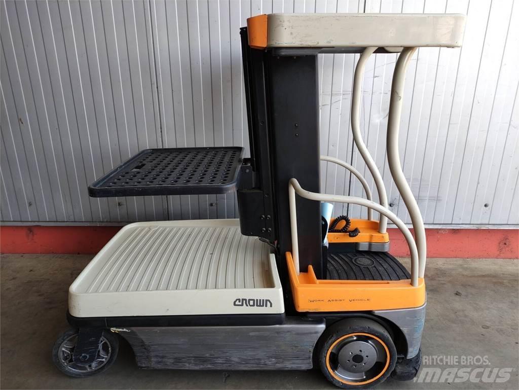 Crown WAV60-118 High lift order picker