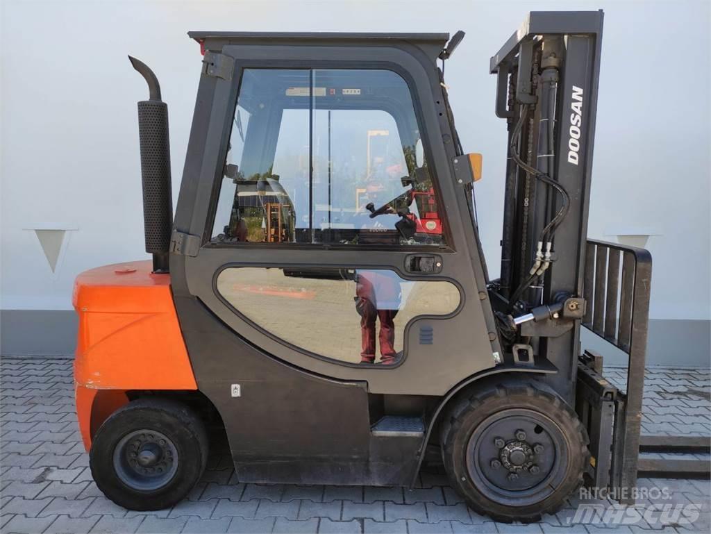 Doosan D30 GP Diesel trucks