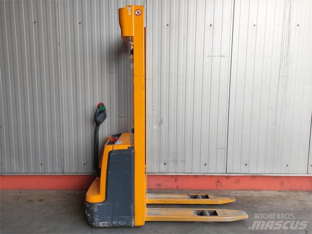 Jungheinrich EJC 112 Pedestrian stacker