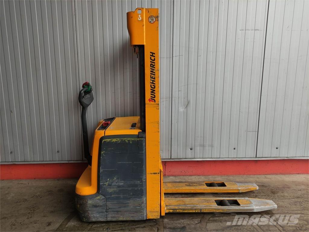 Jungheinrich EJC 216 Pedestrian stacker