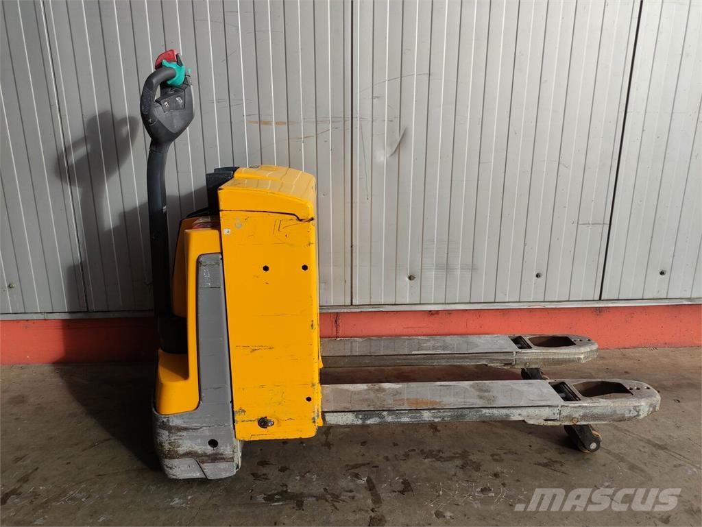 Jungheinrich EJE 120 Low lifter