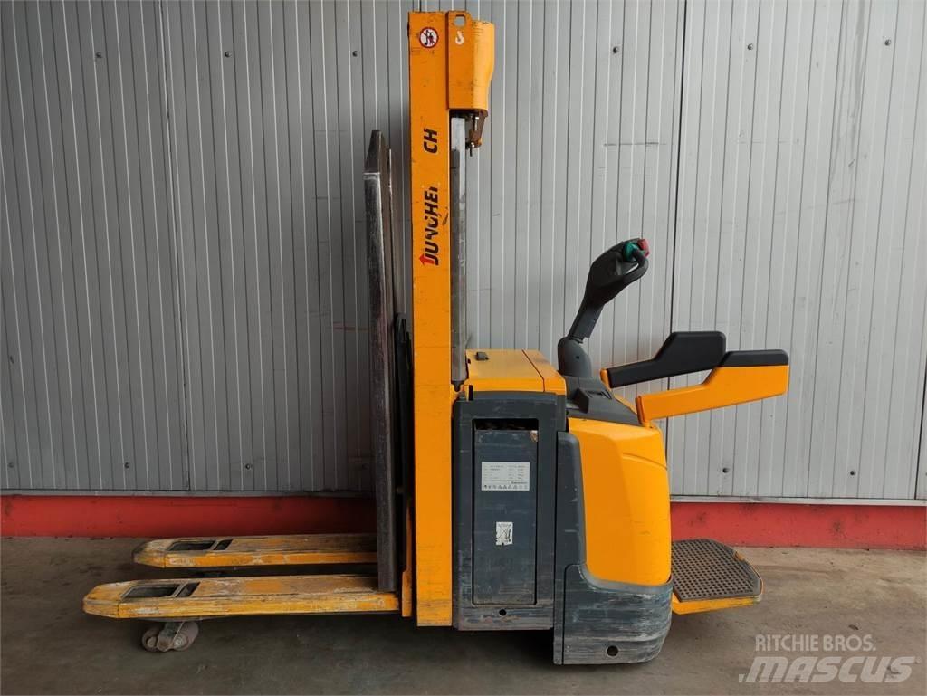 Jungheinrich ERC 214 Z Pedestrian stacker