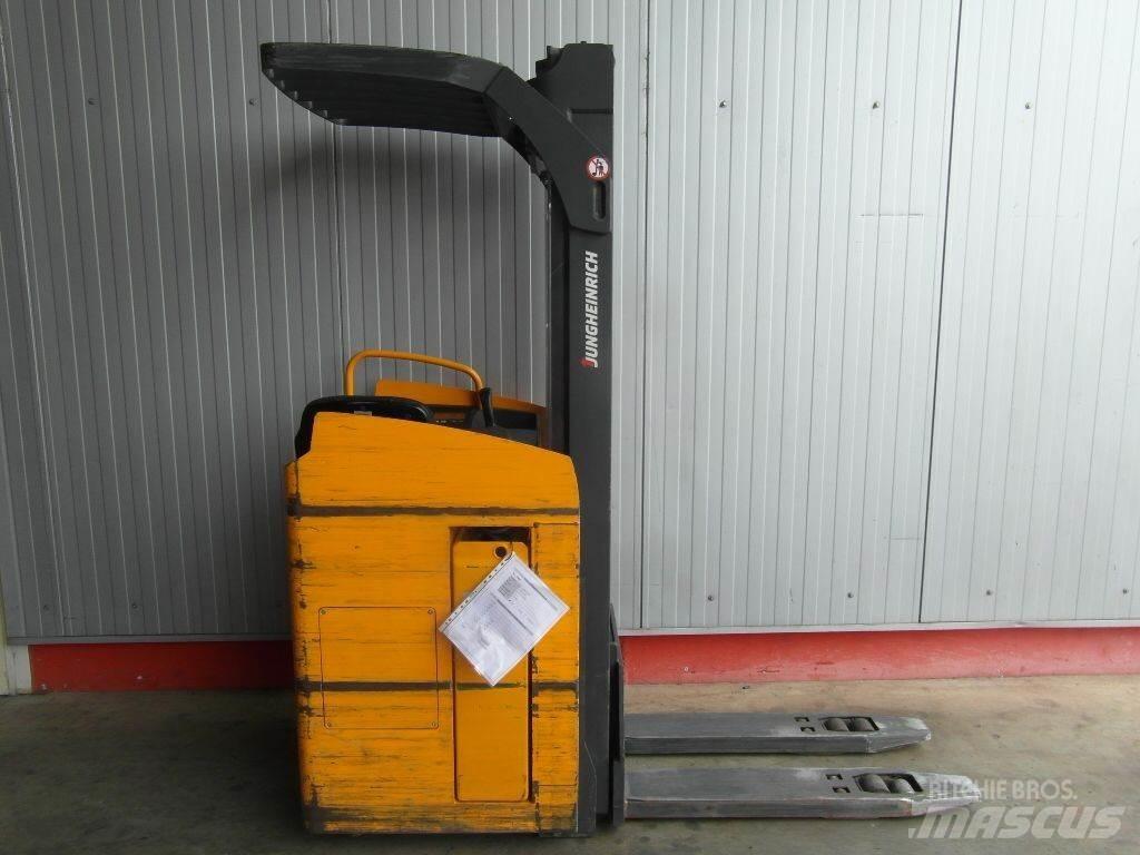 Jungheinrich ESC216-Z Self propelled stackers