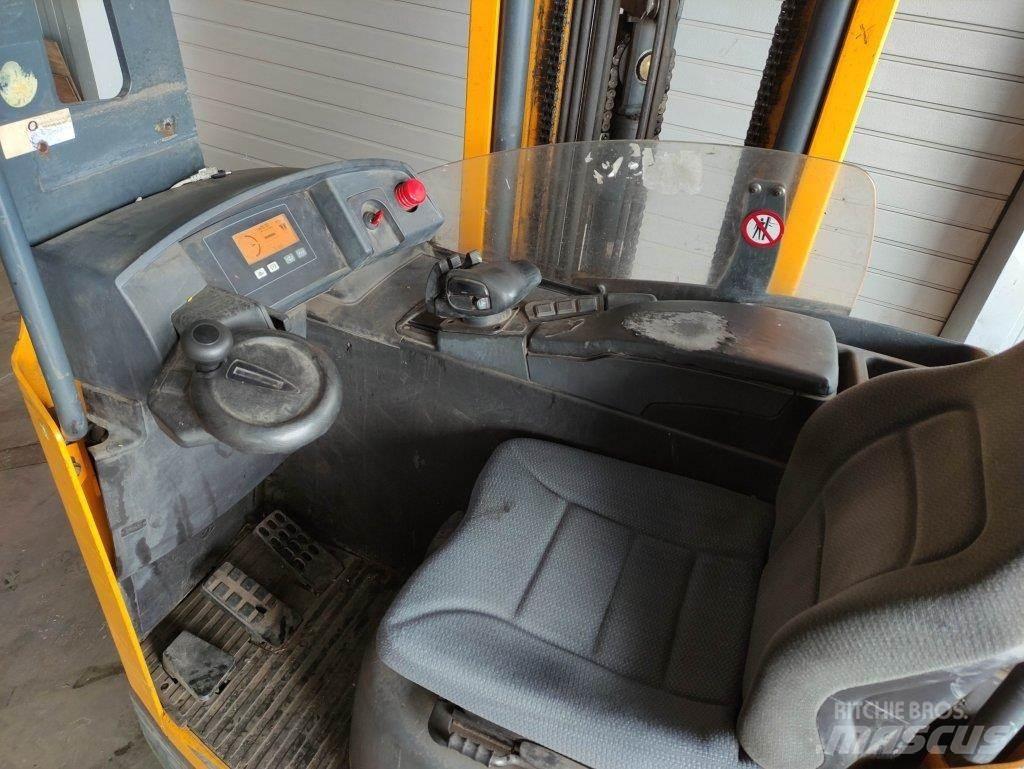 Jungheinrich ETV114 Reach truck