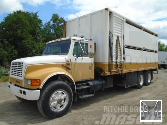 International 4900 Livestock trucks