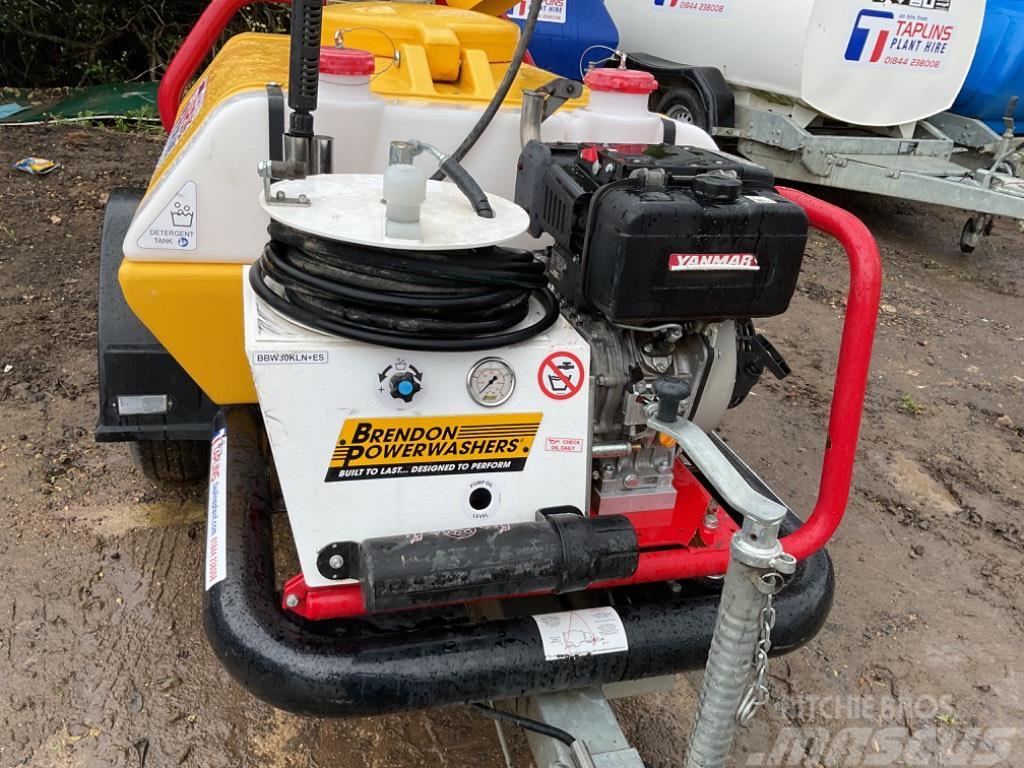 Western HIGHWAY WASHER BOWSER C/W DUST CANNON High pressure cleaner
