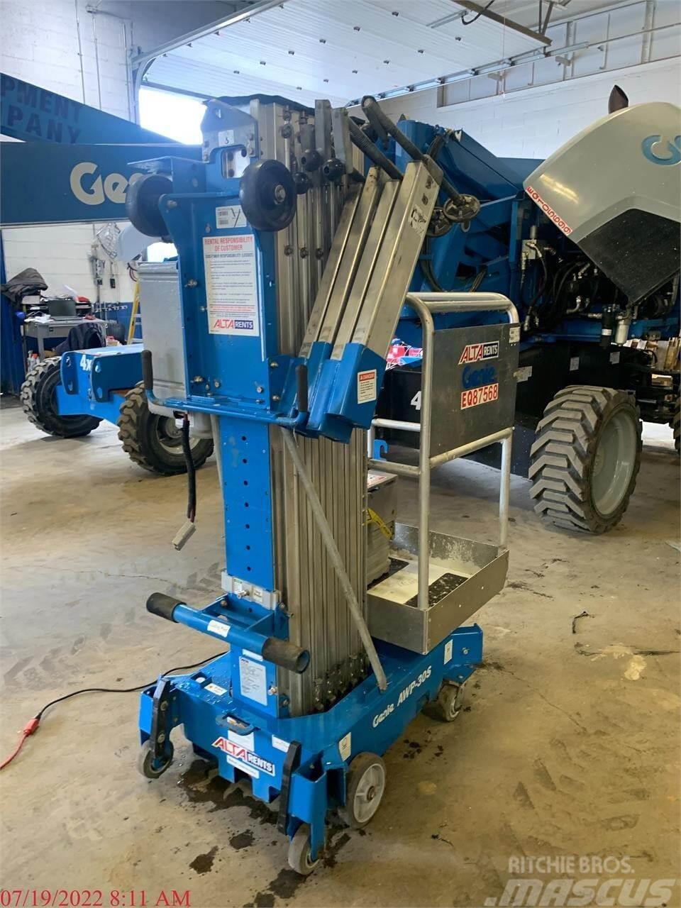 Genie AWP30S Used Personnel lifts and access elevators