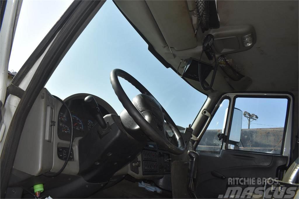 International WORKSTAR 7600 Truck mounted cranes