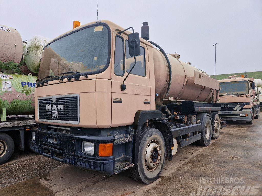 MAN 26.422 Commercial vehicle