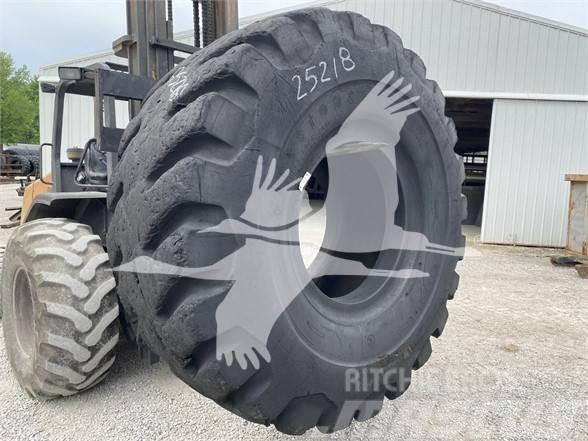 Firestone 33.5x33 Tyres, wheels and rims