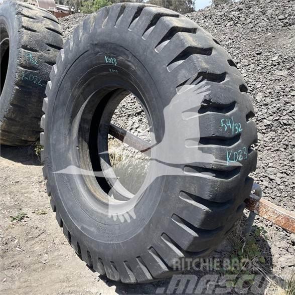  GENERAL 21.00X35 Tyres, wheels and rims