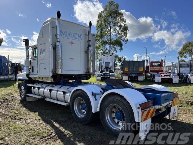 Mack CL688RS Trident Prime Movers