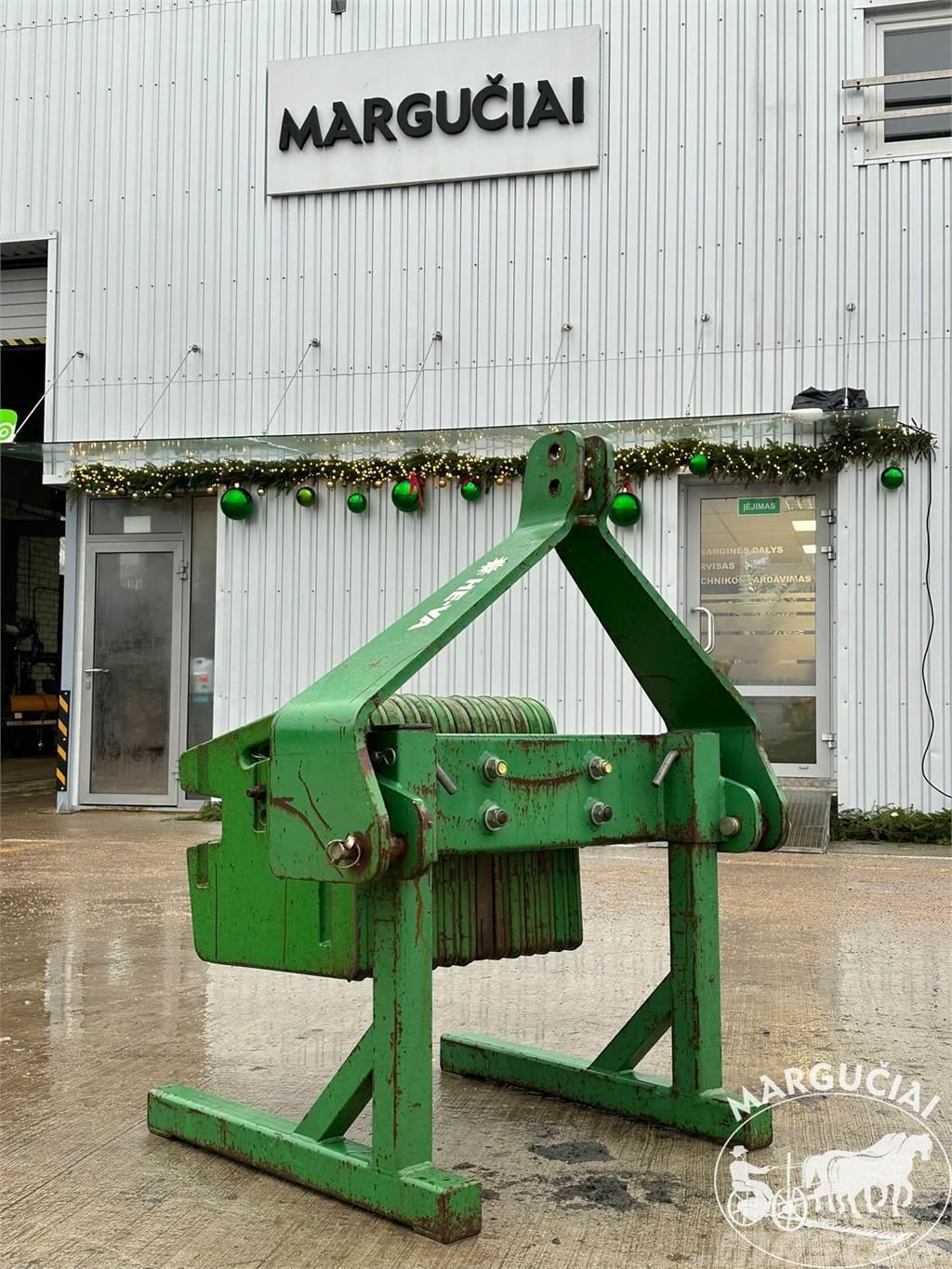 John Deere 900 kg. Farm machinery