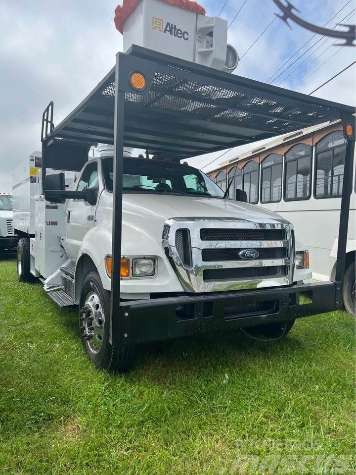 Ford F-750 Truck mounted platforms