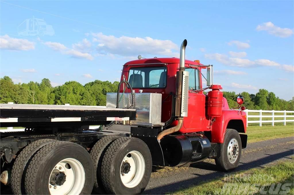 Mack R686ST Prime Movers