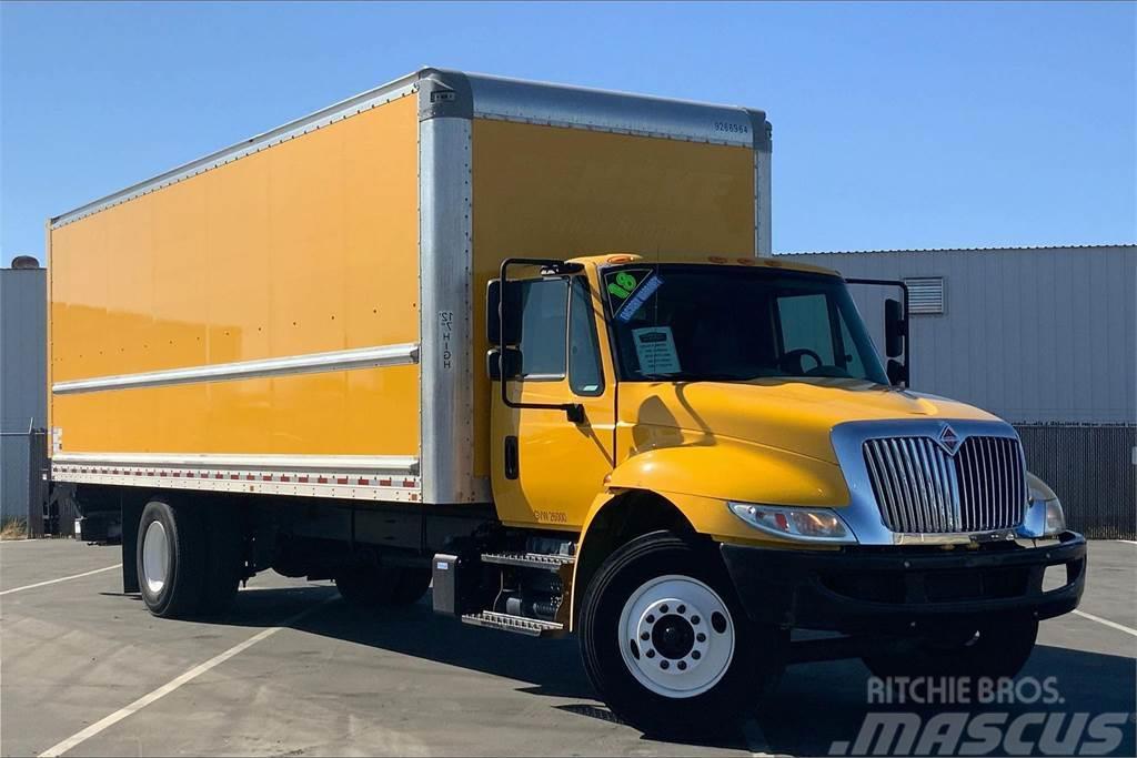 International 4300 SBA 4X2 Box trucks