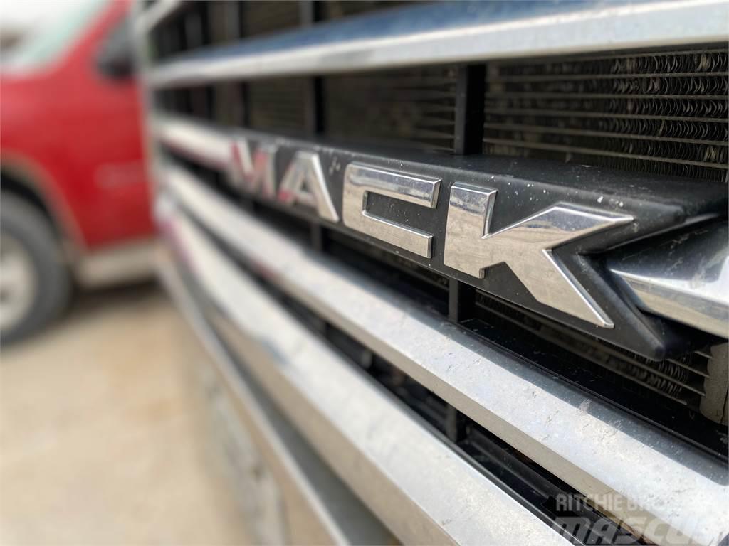 Mack CXU613 Prime Movers