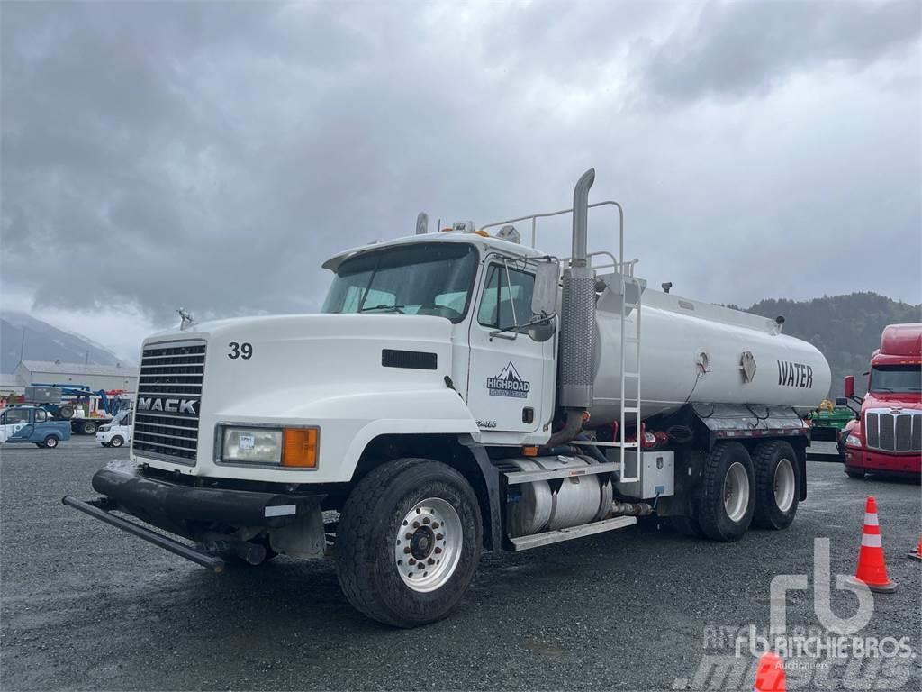 Mack CH613 Water bowser