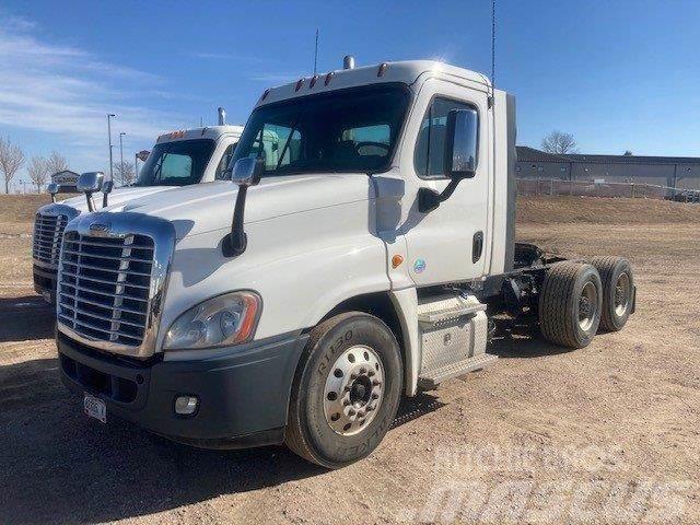 Freightliner CA125DC Prime Movers