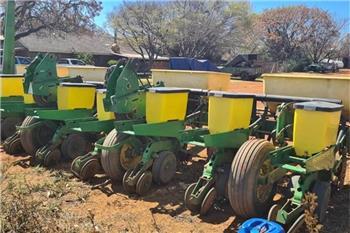 John Deere 1750 Planter