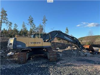 Volvo EC290CL Tracked excavator w/ digging bucket and ch