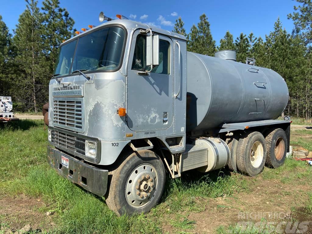 International COF-9670 water truck Water bowser