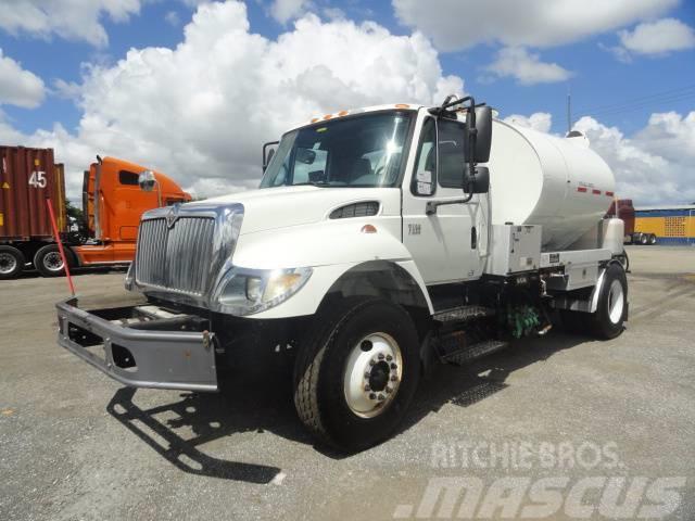 International 7500 Commercial vehicle