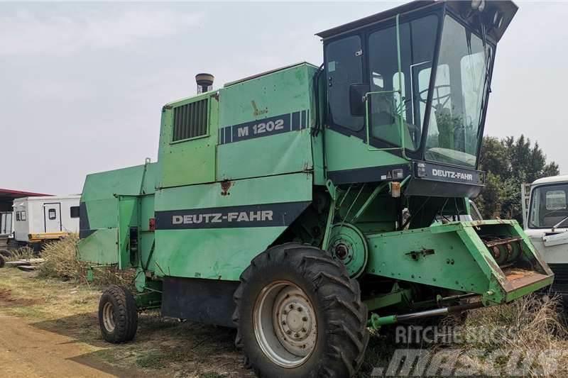 Deutz -Fahr M1202 Combine Harvester Tractors