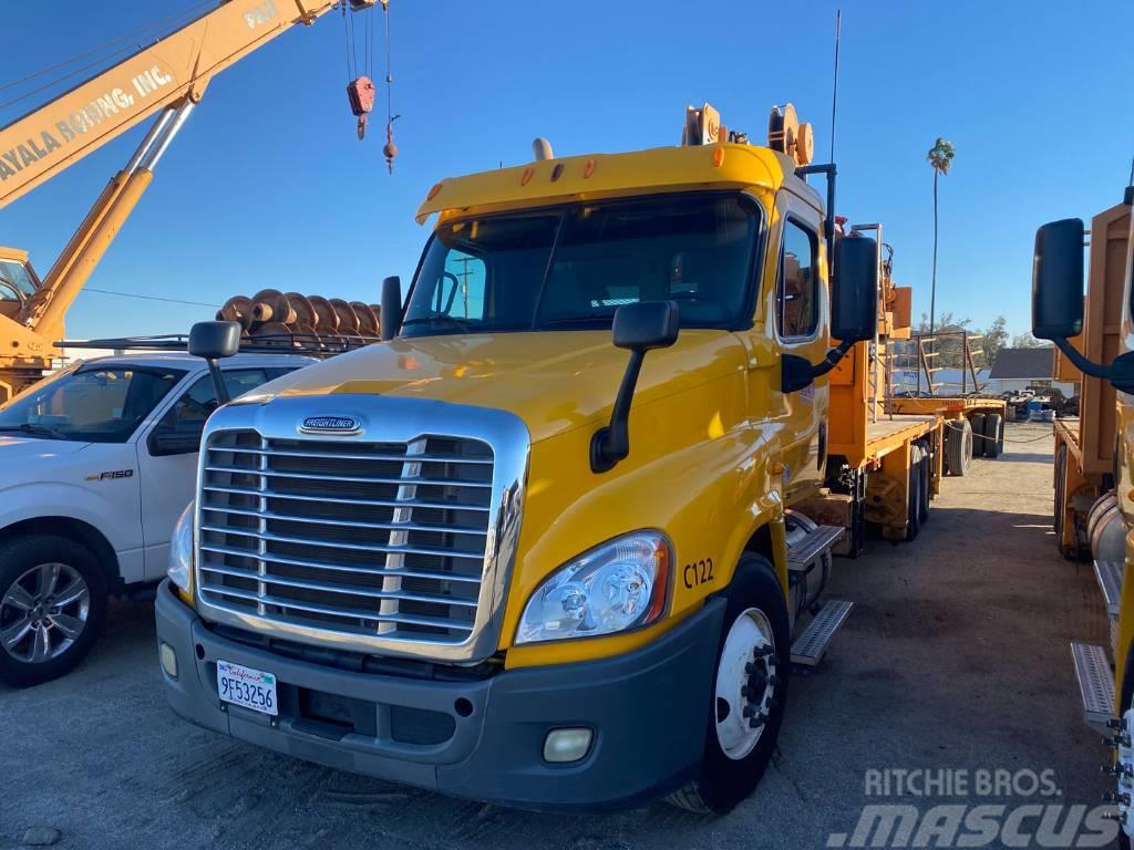 Freightliner Cascadia 125 Truck mounted cranes