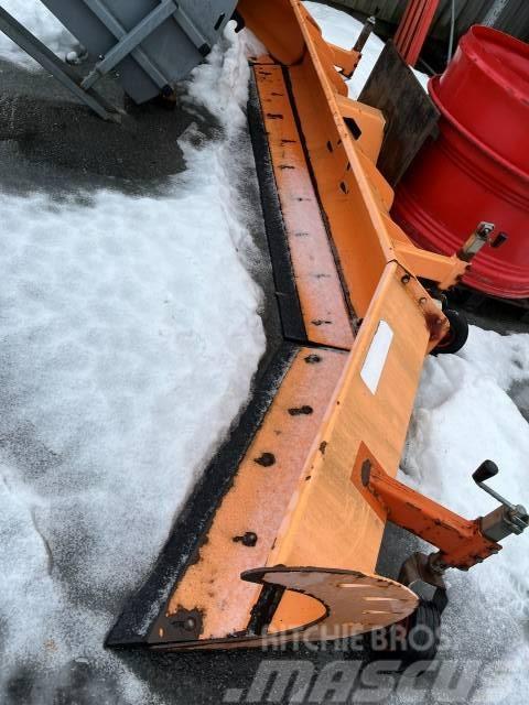 Westbjorn Konstgräsplog Snow blades and plows