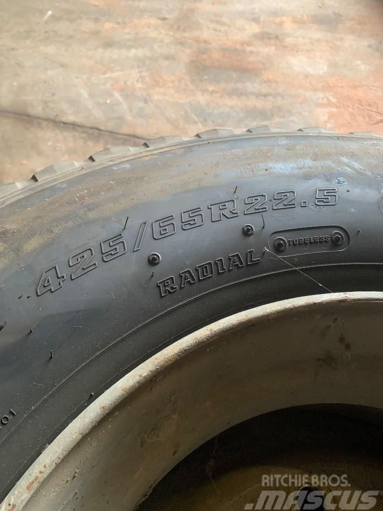 Bridgestone 425 Tyres, wheels and rims