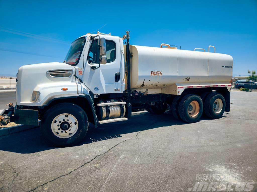 Freightliner 108 SD Water bowser