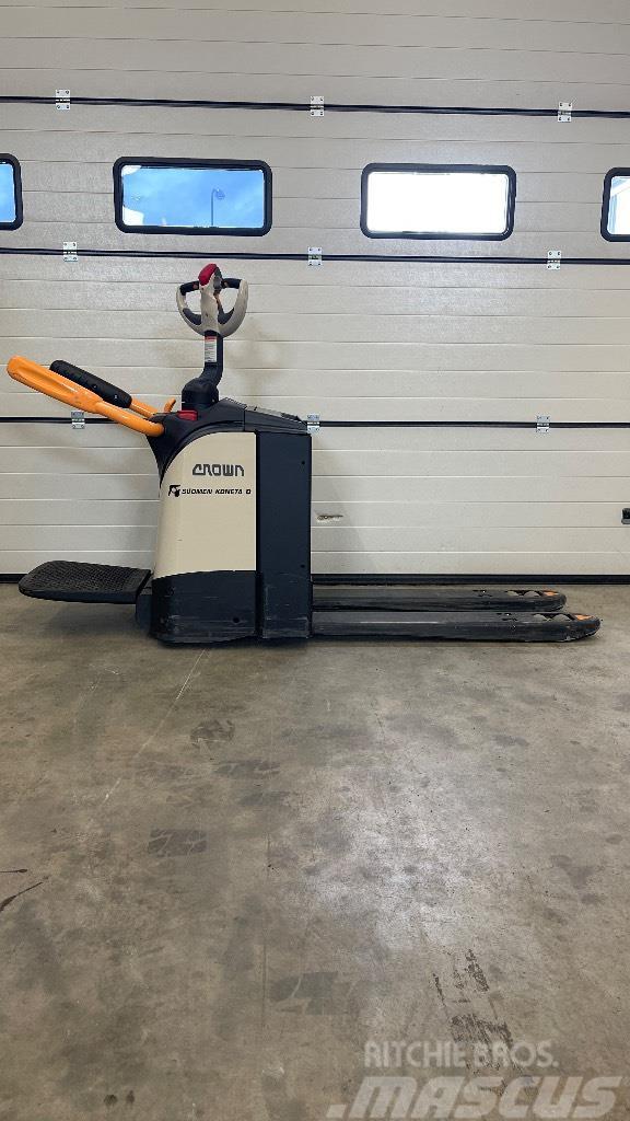 Crown WT 3020 Low lift with platform
