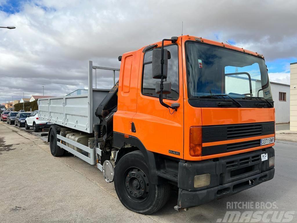 DAF 85.330 Volquete y Grúa Truck mounted cranes