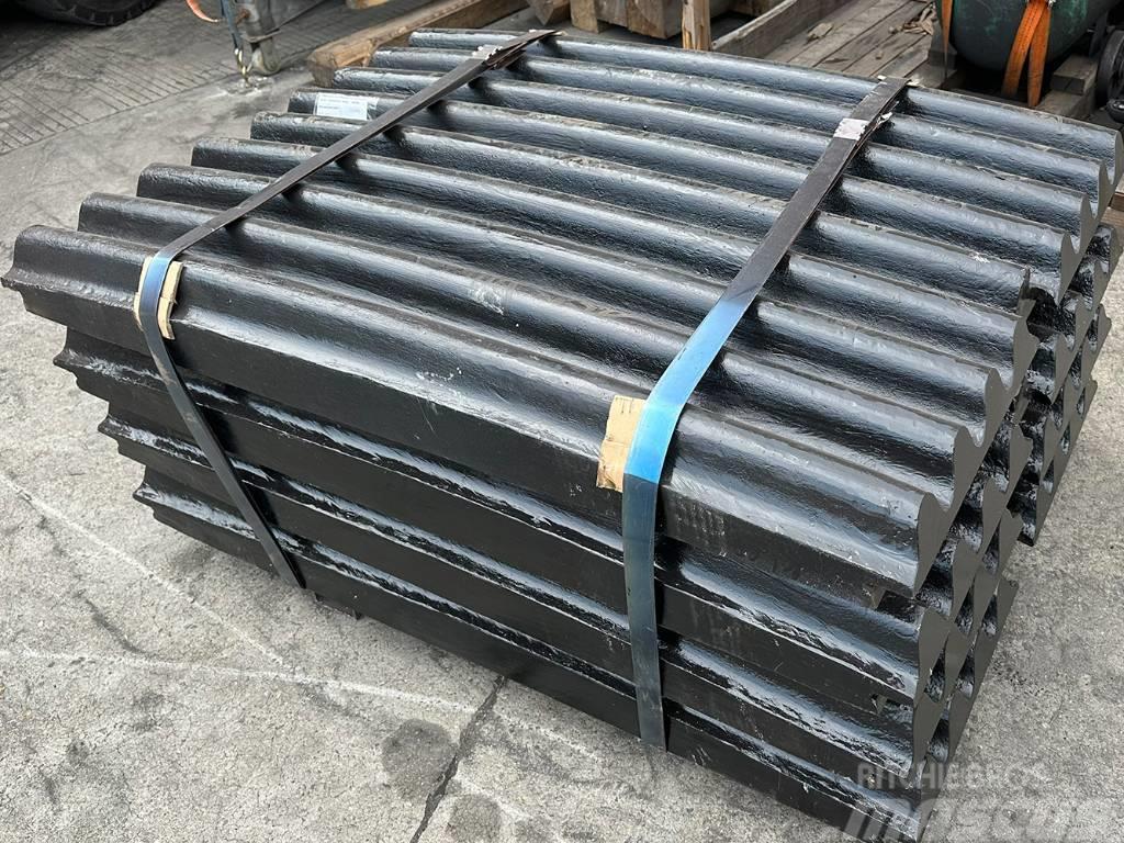 Kinglink Jaw Plate For Jaw Crusher CT2036 CT3042 Crushing buckets