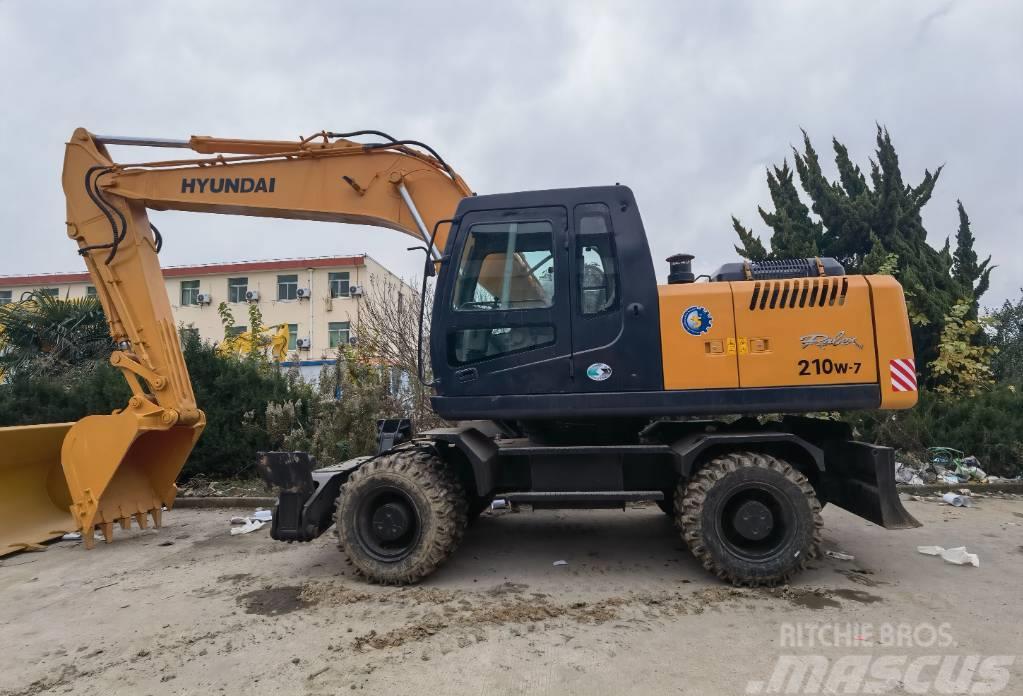 Hyundai 210W-7 Wheeled excavators