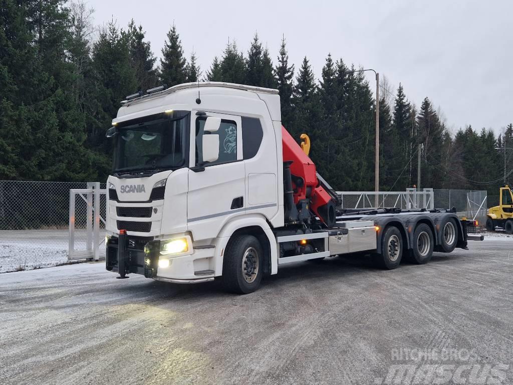 Scania R540 8x2 Truck mounted cranes
