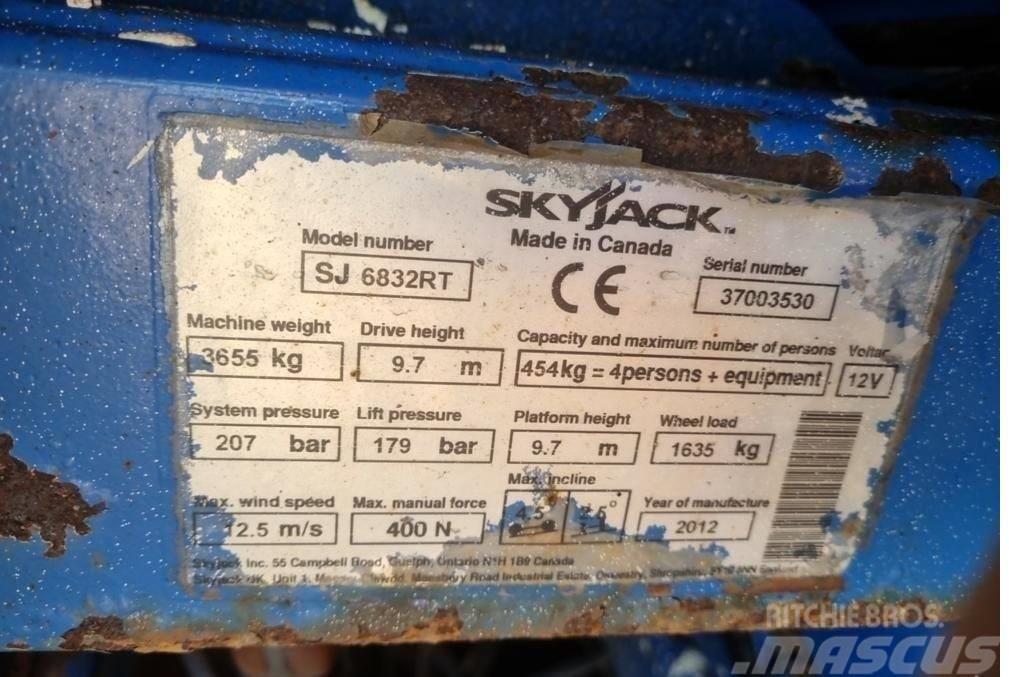 SkyJack SJ 6832 RT Scissor lifts