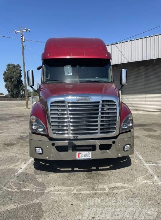  2018 Freightliner Cascadia Conventional Truck with Prime Movers