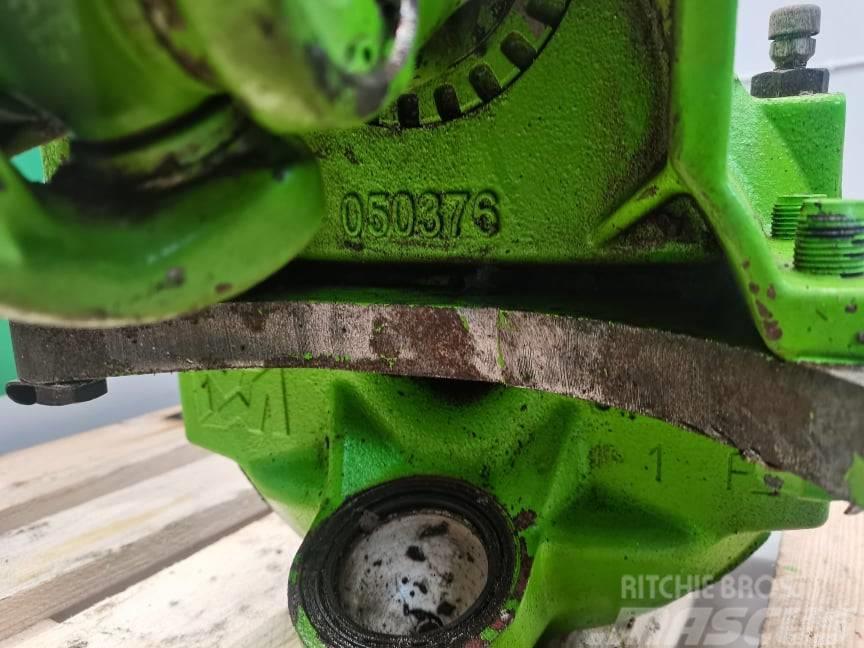 Merlo P 34.7 {050376  front right crossover Axles