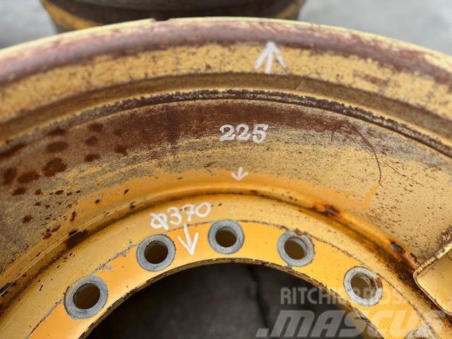 Liebherr case doosan hyundai 16 screws rims Tyres, wheels and rims